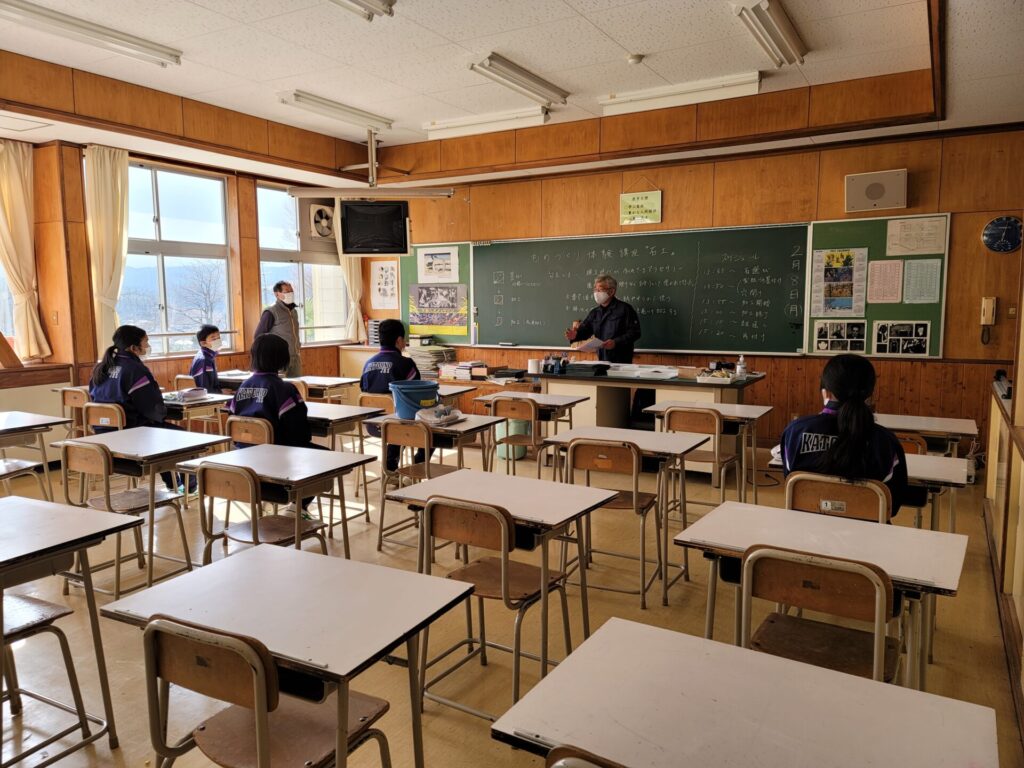 ものづくり体験講座 勾玉づくり in上遠野中学校