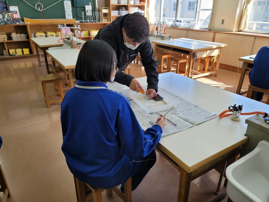 ものづくり体験講座 勾玉づくり in平第三中学校